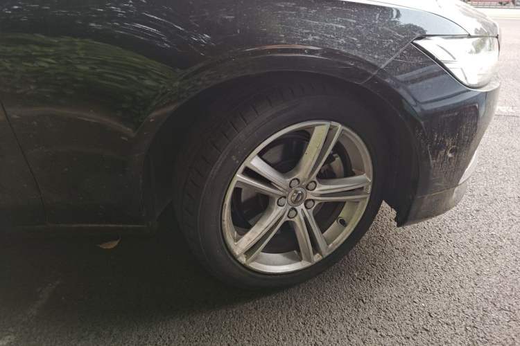 Used Volvo S90 2018 T4 Zhiyuan Edition Right Front Wheel Hub