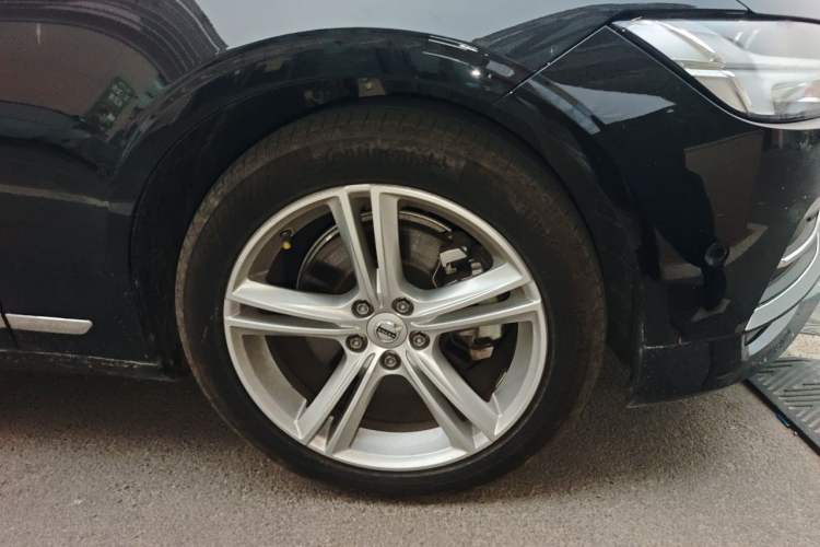 Used Volvo S90 2018 T4 Zhiyuan Edition Right Front Wheel Hub