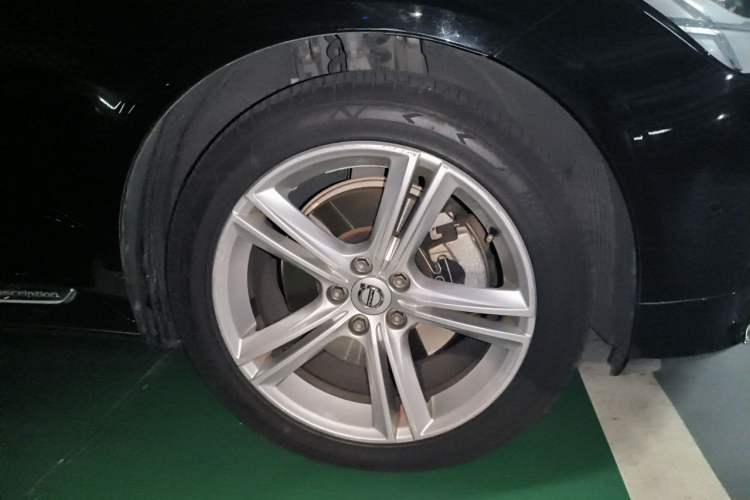 Used Volvo S90 2018 T4 Zhiyuan Edition Right Front Wheel Hub