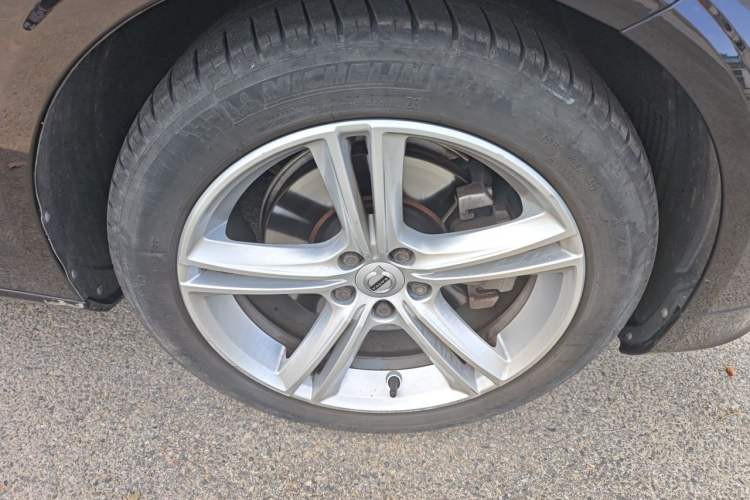 Used Volvo S90 2018 T4 Zhiyuan Edition Right Front Wheel Hub