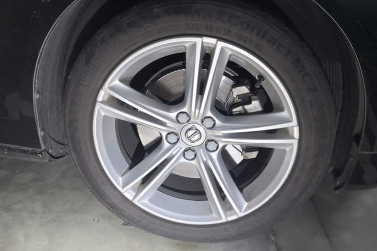 Used Volvo S90 2018 T4 Zhiyuan Edition Right Front Wheel Hub