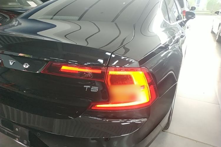 Used Volvo S90 2018 T4 Zhiyuan Edition Right Rear Taillight