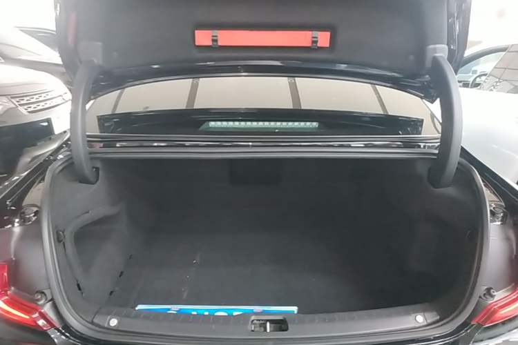 Used Volvo S90 2018 T4 Zhiyuan Edition Trunk