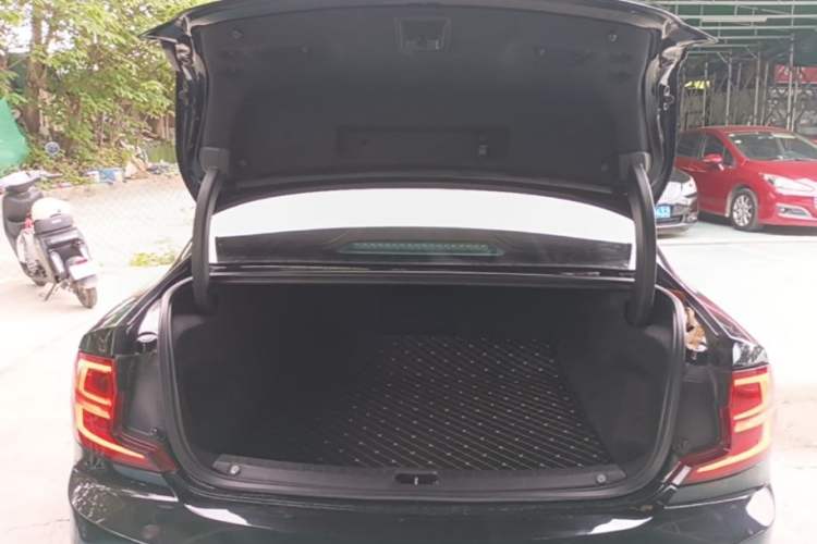 Used Volvo S90 2018 T4 Zhiyi Edition Trunk