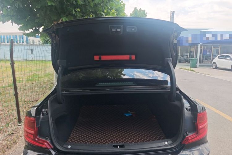 Used Volvo S90 2018 T4 Zhiyuan Edition Trunk