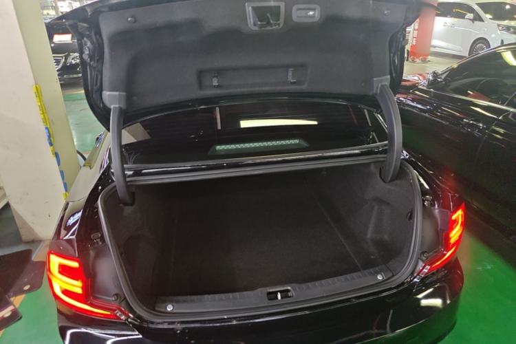 Used Volvo S90 2018 T4 Zhiyuan Edition Trunk