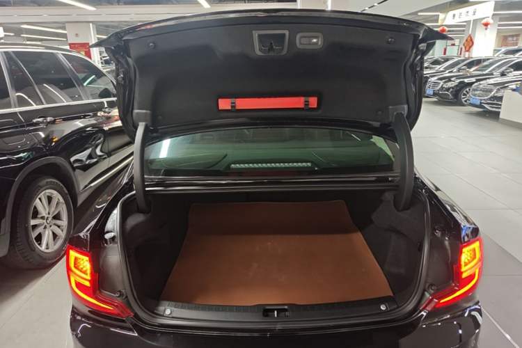 Used Volvo S90 2018 T4 Zhiyuan Edition Trunk