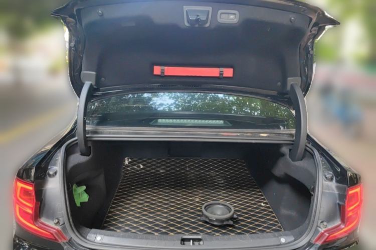 Used Volvo S90 2018 T4 Zhiyuan Edition Trunk