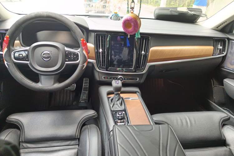 Used Volvo S90 2018 T5 Prestige Edition Center Console