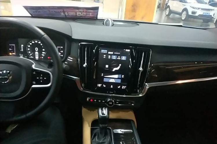 Used Volvo S90 2018 T4 Zhiyuan Edition Center Console