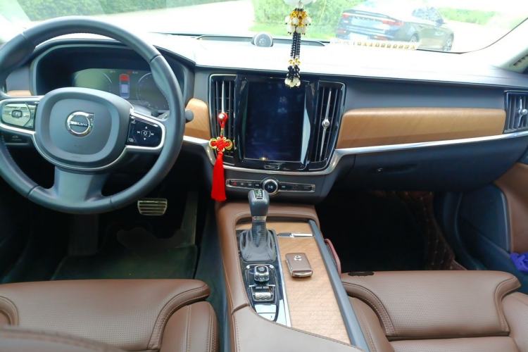 Used Volvo S90 2018 T5 Prestige Edition Center Console