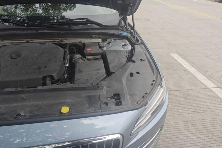 Used Volvo S90 2018 T5 Zhiya Edition Engine Bay Left