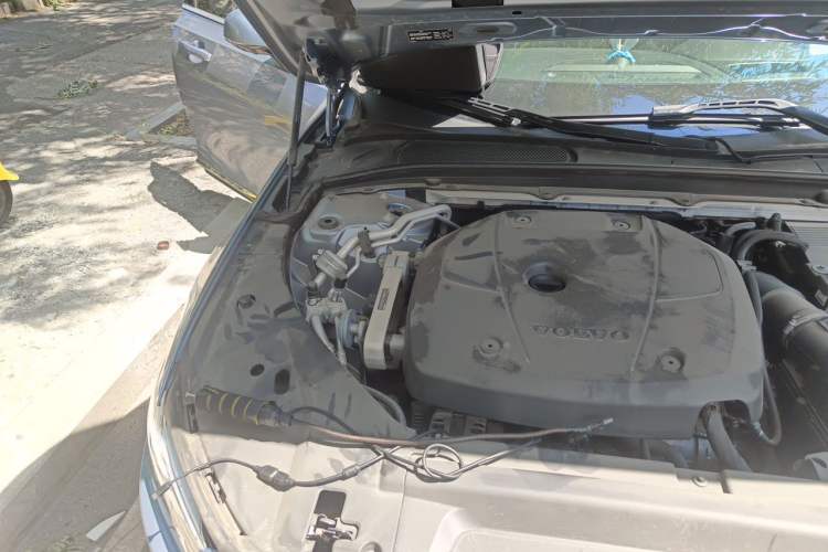 Used Volvo S90 2018 T5 Prestige Edition Engine Bay Right
