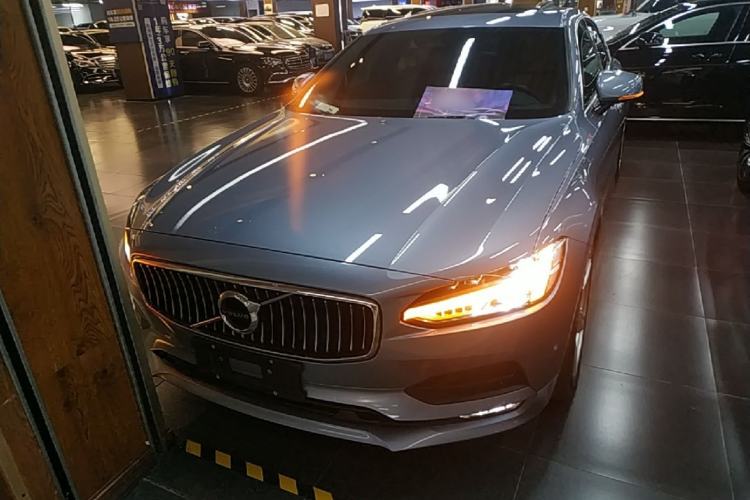 Used Volvo S90 2018 T4 Zhiyuan Edition Front