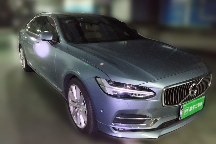 Used Volvo S90 2018 T5 Zhiya Edition Front Right 45 Deg