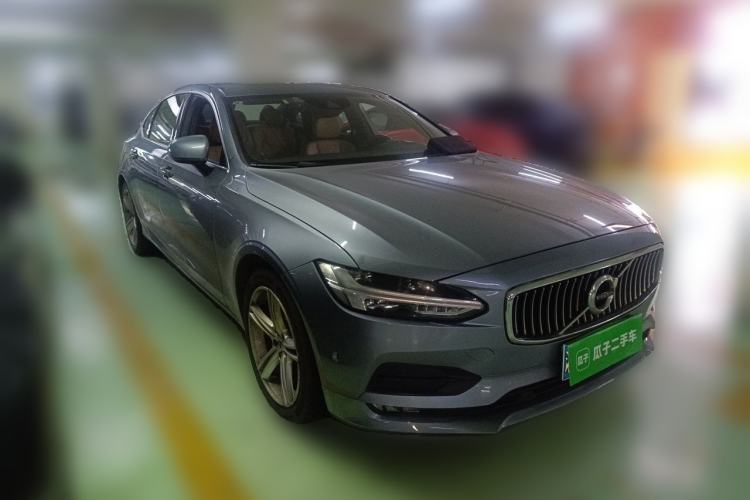 Used Volvo S90 2018 T4 Zhiyuan Edition Front Right 45 Deg