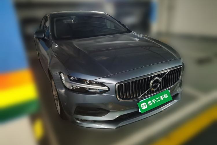 Used Volvo S90 2018 T4 Zhiyuan Edition Front Right 45 Deg