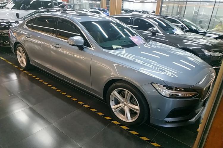 Used Volvo S90 2018 T4 Zhiyuan Edition Front Right 45 Deg