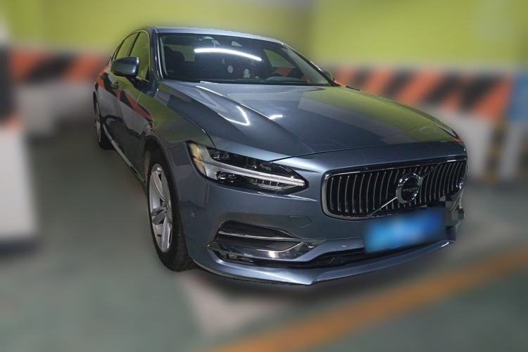 Used Volvo S90 2018 T4 Zhiyuan Edition Front Right 45 Deg