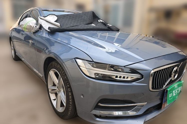 Used Volvo S90 2018 T4 Zhiyuan Edition Front Right 45 Deg