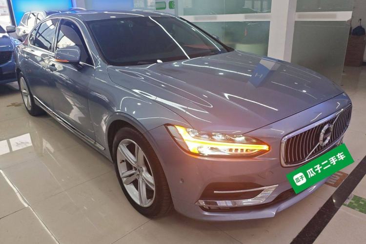 Used Volvo S90 2018 T4 Zhiyuan Edition Front Right 45 Deg
