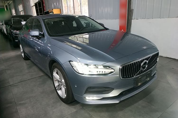 Used Volvo S90 2018 T4 Zhiyuan Edition Front Right 45 Deg