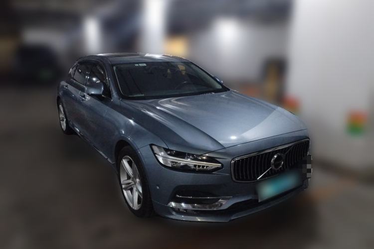 Used Volvo S90 2018 T4 Zhiyuan Edition Front Right 45 Deg