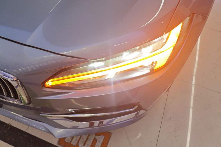 Used Volvo S90 2018 T4 Zhiyuan Edition Left Front Headlight
