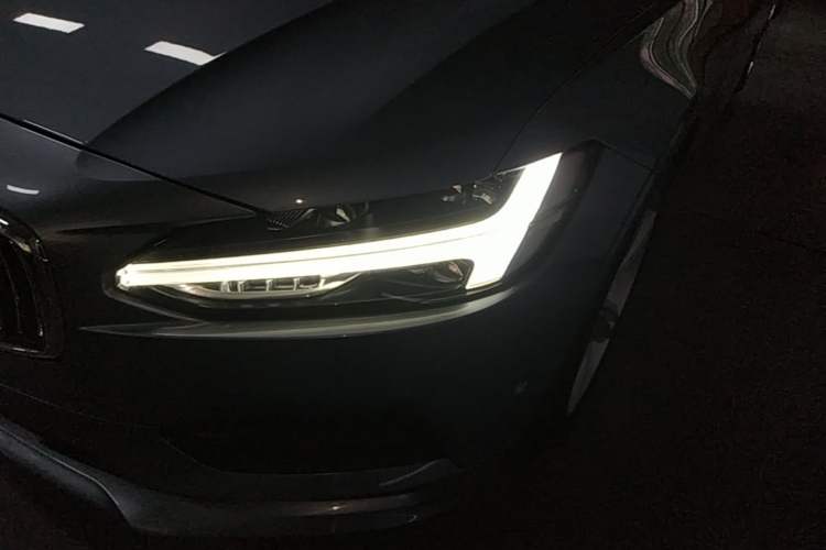 Used Volvo S90 2018 T4 Zhiyuan Edition Left Front Headlight