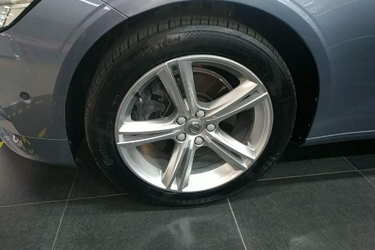 Used Volvo S90 2018 T4 Zhiyuan Edition Left Front Wheel Hub