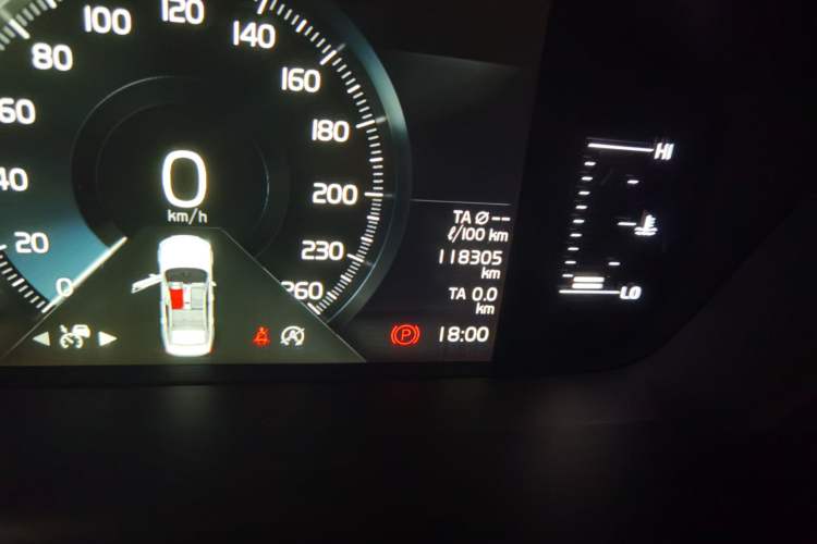 Used Volvo S90 2018 T4 Zhiyuan Edition Odometer Close Up