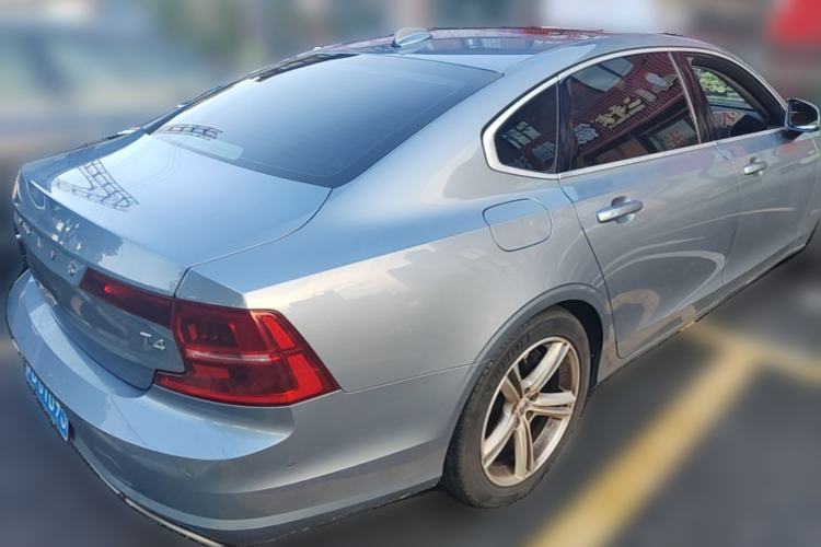 Used Volvo S90 2018 T4 Zhiyuan Edition Rear Right 45 Deg