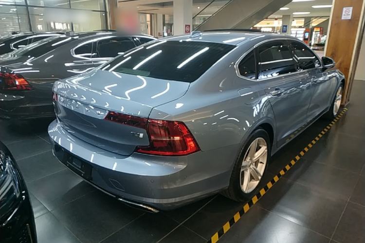 Used Volvo S90 2018 T4 Zhiyuan Edition Rear Right 45 Deg