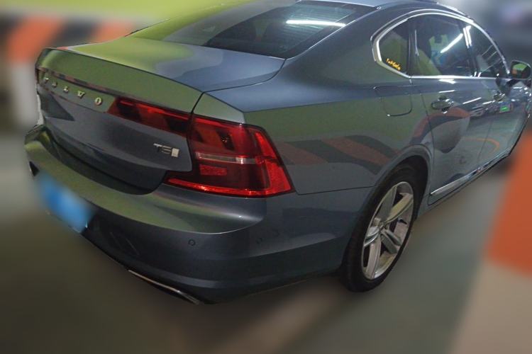Used Volvo S90 2018 T4 Zhiyuan Edition Rear Right 45 Deg
