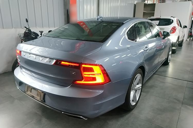 Used Volvo S90 2018 T4 Zhiyuan Edition Rear Right 45 Deg