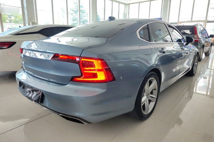 Used Volvo S90 2018 T4 Zhiyuan Edition Rear Right 45 Deg