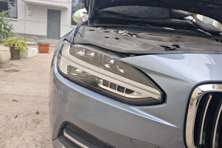 Used Volvo S90 2018 T4 Zhiyuan Edition Right Front Headlight