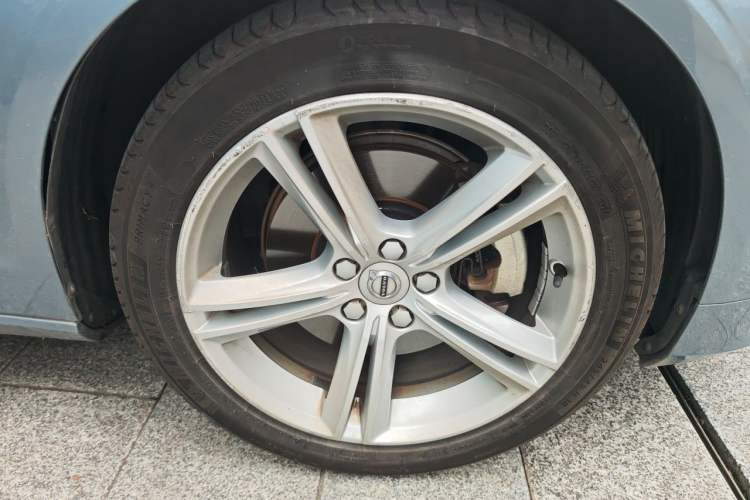 Used Volvo S90 2018 T4 Zhiyuan Edition Right Front Wheel Hub