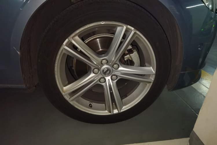 Used Volvo S90 2018 T4 Zhiyuan Edition Right Front Wheel Hub