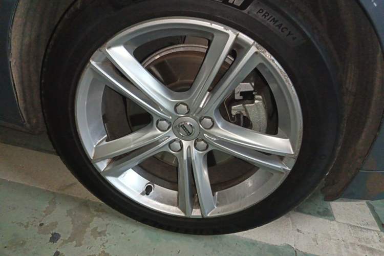 Used Volvo S90 2018 T4 Zhiyuan Edition Right Front Wheel Hub