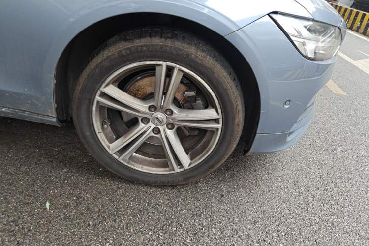 Used Volvo S90 2018 T4 Zhiyuan Edition Right Front Wheel Hub