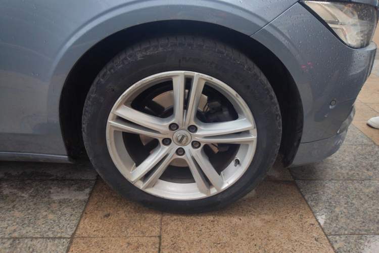 Used Volvo S90 2018 T4 Zhiyuan Edition Right Front Wheel Hub