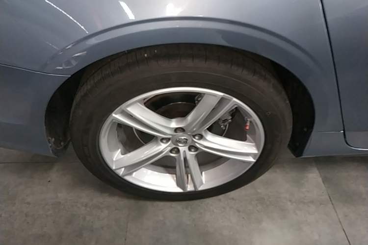 Used Volvo S90 2018 T4 Zhiyuan Edition Right Rear Wheel Hub