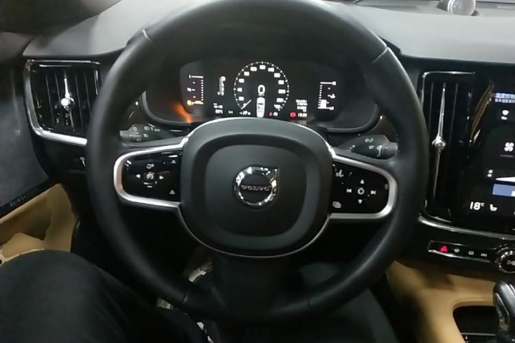 Used Volvo S90 2018 T4 Zhiyuan Edition Steering Wheel