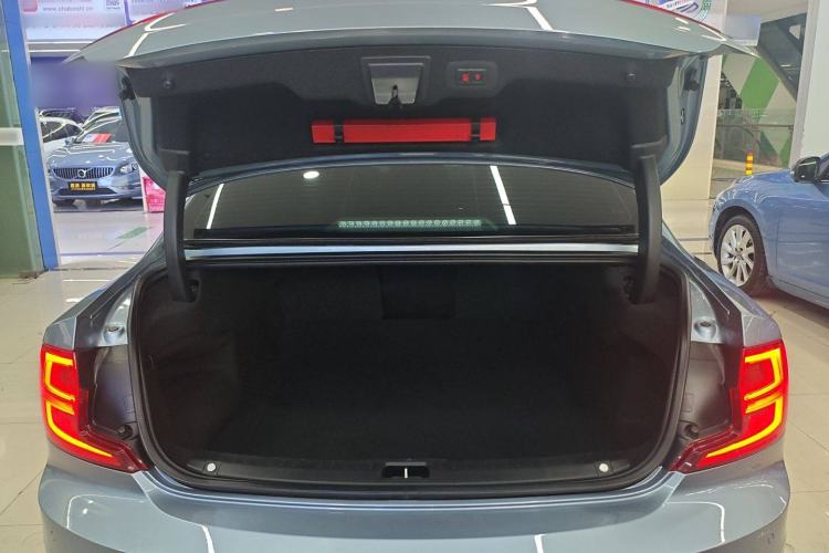 Used Volvo S90 2018 T4 Zhiyuan Edition Trunk