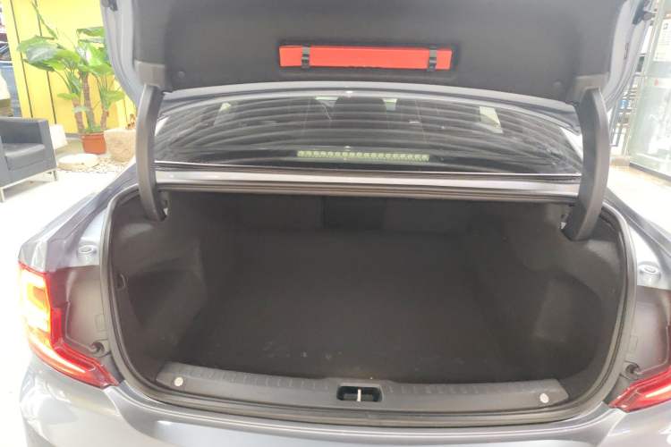 Used Volvo S90 2018 T4 Zhiyuan Edition Trunk