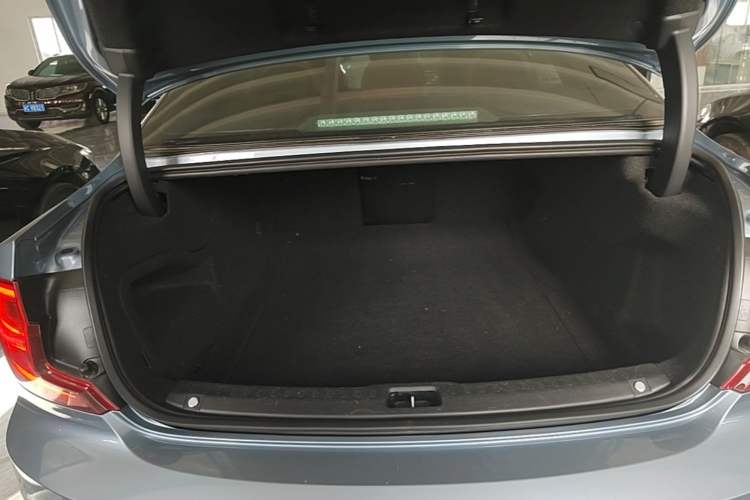 Used Volvo S90 2018 T5 Zhiyuan Edition Trunk