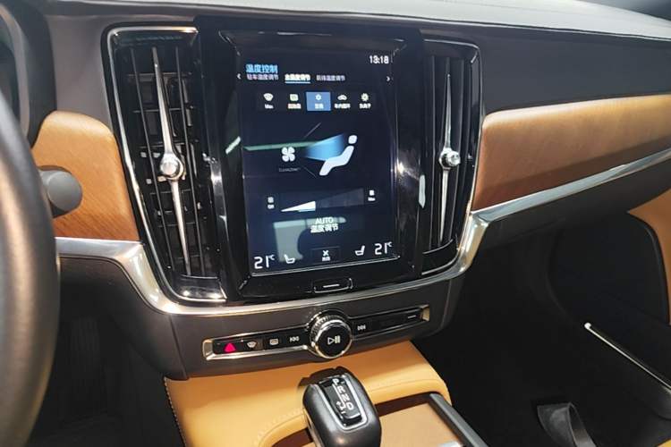 Used Volvo S90 2018 T5 Prestige Edition Audio And AC Panel