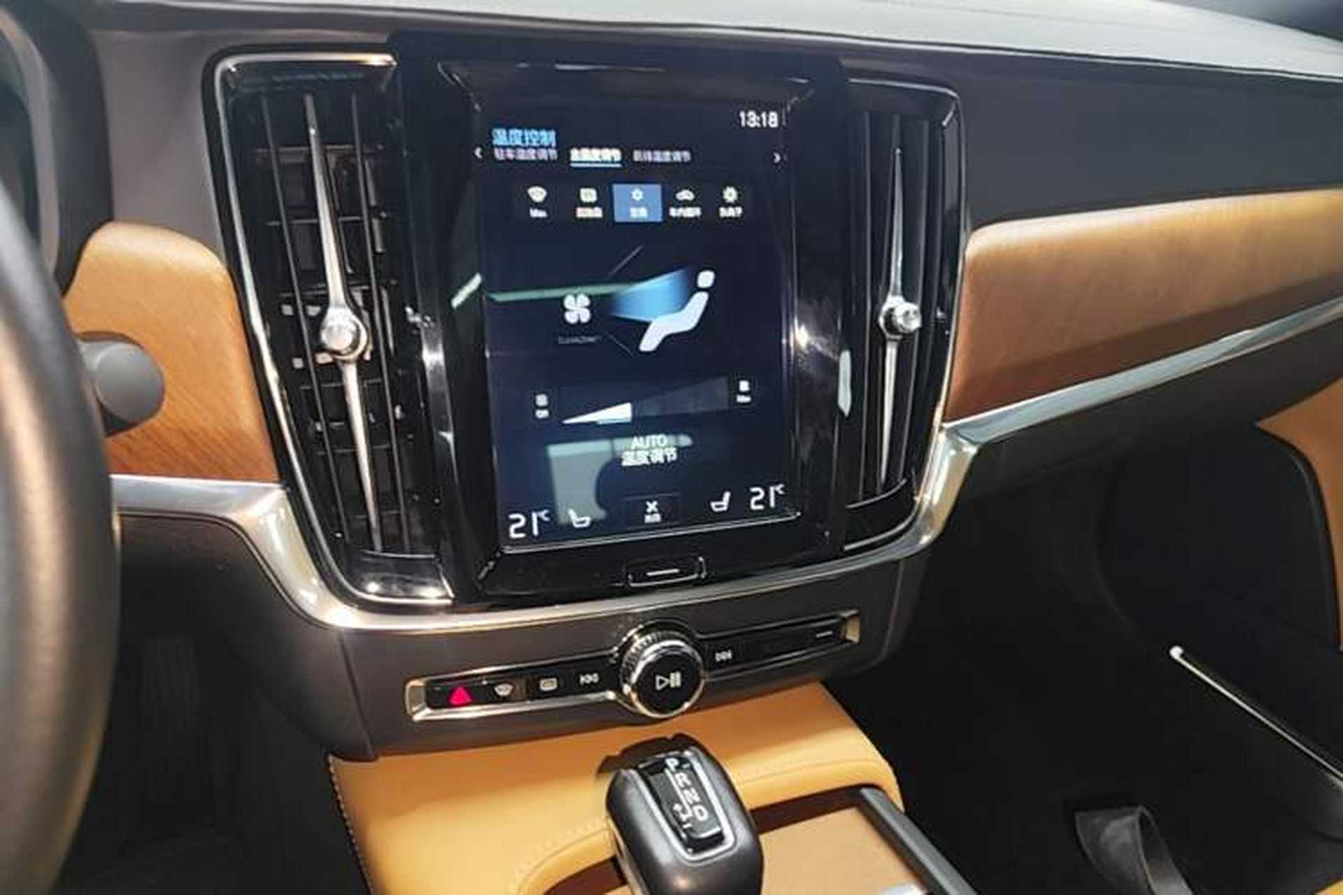 Used Volvo S90 2018 T5 Prestige Edition Audio And AC Panel
