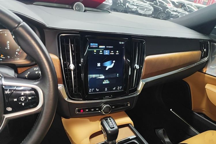Used Volvo S90 2018 T5 Prestige Edition Center Console